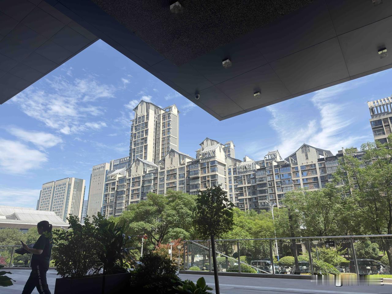 全国建材成交量：

6月1日11.95万吨

上周周均值8.86万吨
上上周均值