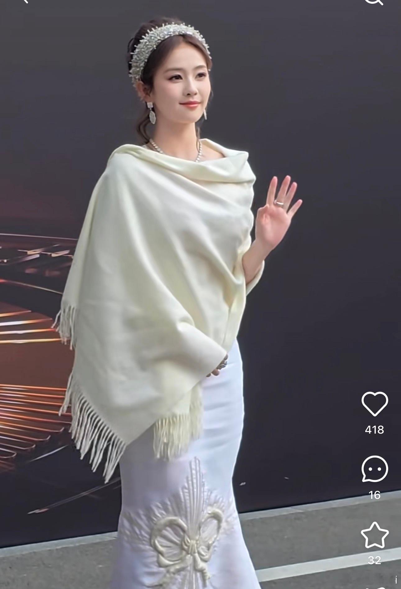 真没想到白鹿也美神降临上了，颇有点老虎不在家猴子称霸王的滑稽感 ​​​