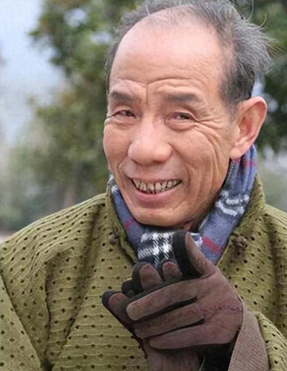 1970年前后，魏宗万当初被哥嫂扫地出门后，租房时竟看上了大6岁、离异带娃的房东