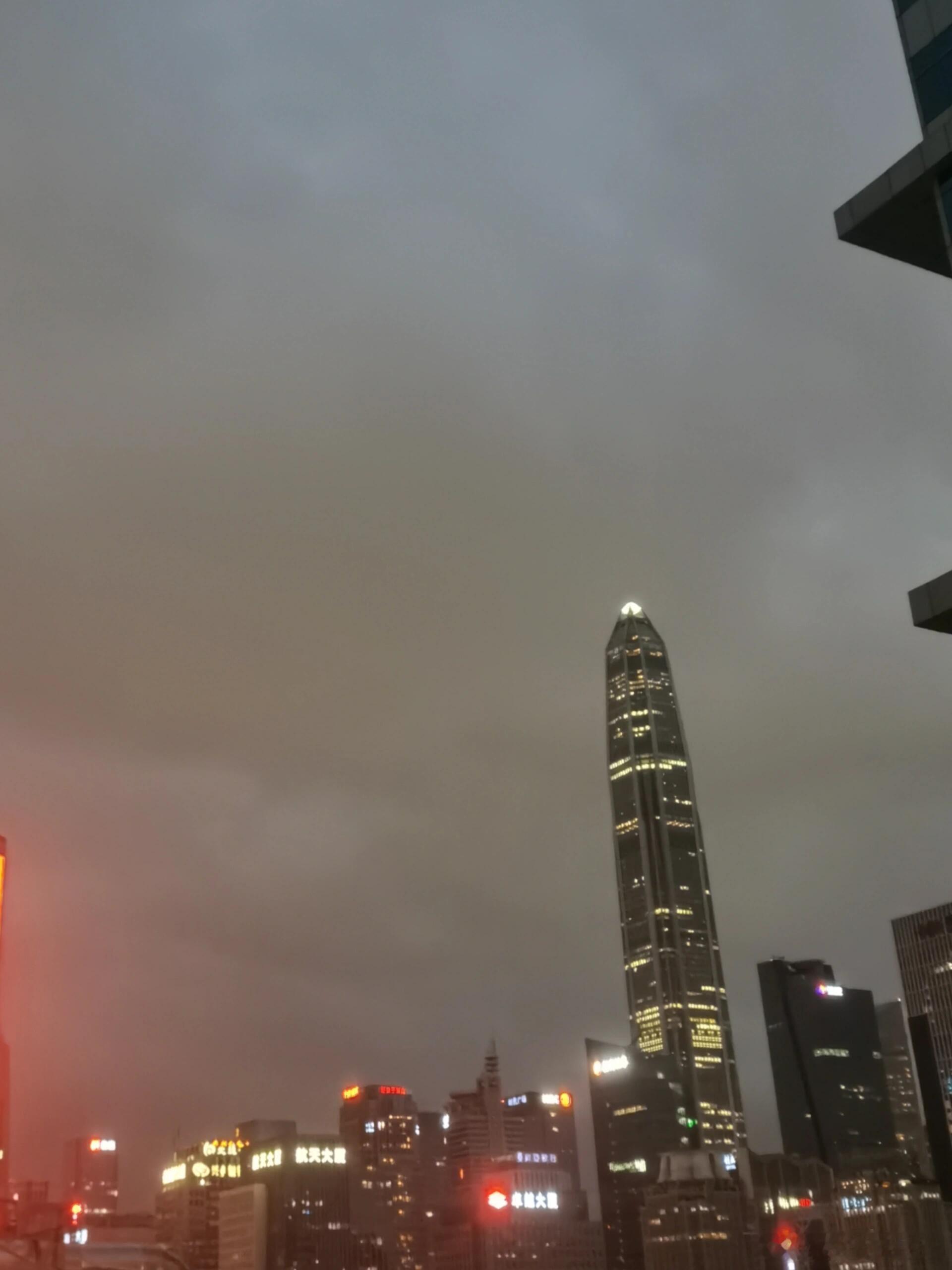 绝大多数人的互动，被困在语言的表层——那是思维的领域。真正的相遇，不在言语中，而