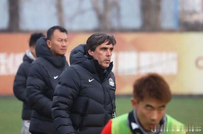 在结束了为期四天的体能恢复之后，按照原计划中原铁军河南队今天下午将会启程飞往云南