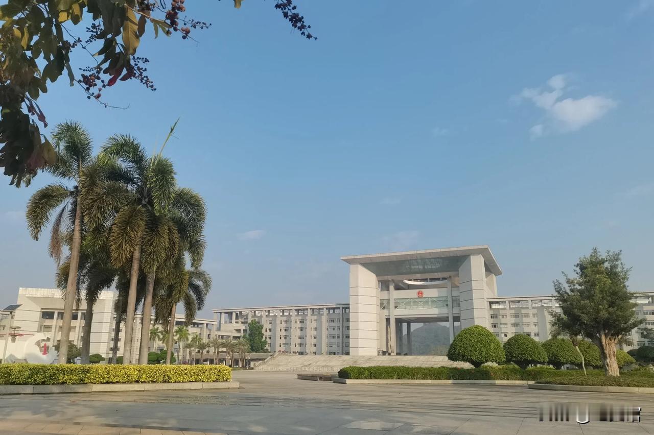 “科学、民主、和谐”，在崇左这座城市做到了。
在崇左从市级机关到各个单位全部实行