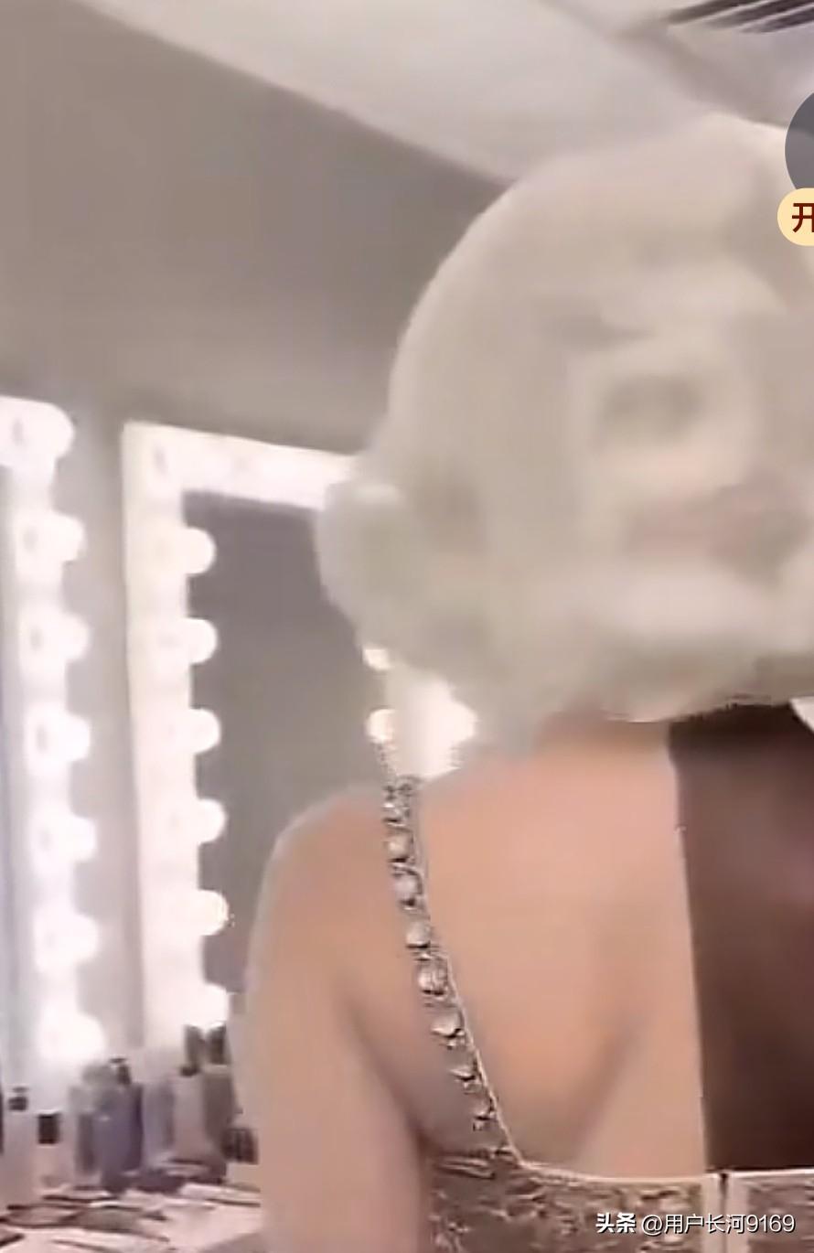 全身半边白皮肤、半边黑皮肤，如此泾渭分明的长相，可谓是独一无二的美

国外有一位