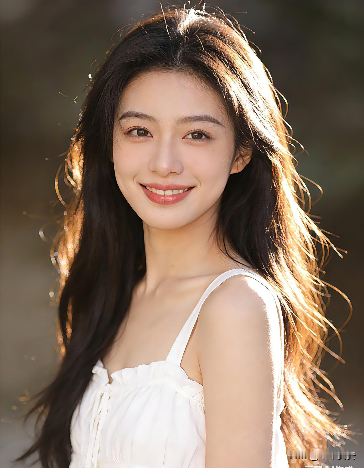 站直坐正，双肩打开、下巴微收，不驼背不晃悠，气场立刻提升。眼神温和坚定，看人不躲