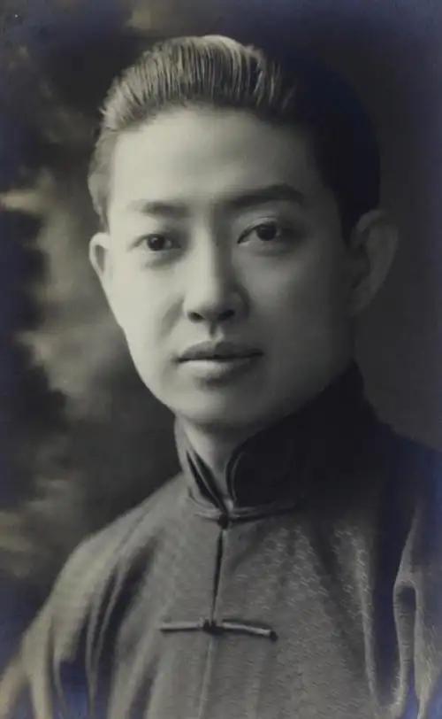 最早的国际巨星梅兰芳，他的演出场场爆满，出场费高达十分高昂。
 
但后来为了拒绝
