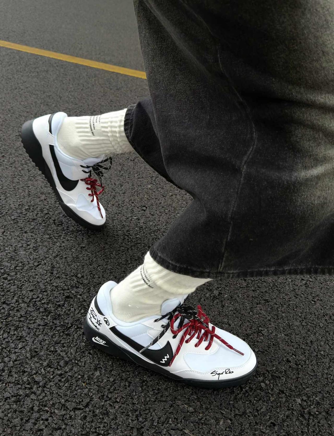 我就说红白配真的帅！👟
鞋控の日常 
定格鞋控瞬间 
这双鞋必须拿下 
经典的