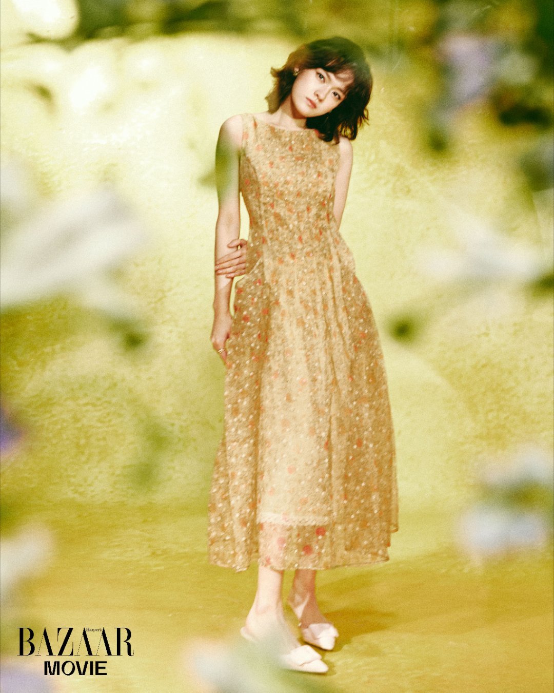 芭莎电影文淇盛春之年五月刊封面盛春落笔，描摹文淇多面模样。年少闯入公众视野，成长