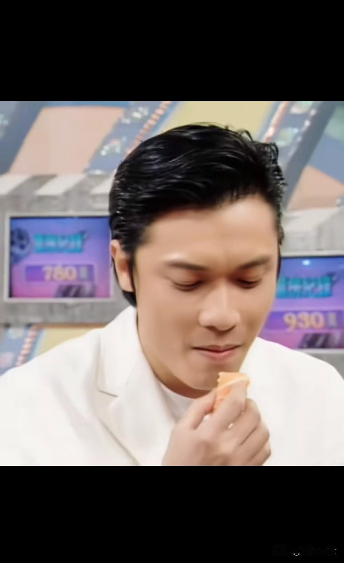 港星中一直觉得罗嘉良很帅气，
他的颜值被严重低估，
不输四大天王黎明、刘德华，