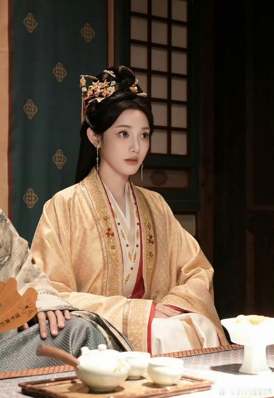 只拿1集剧本就开拍也太难了！演员能接住戏真的很稳， 她把角色呈现的特别好啊，彭小