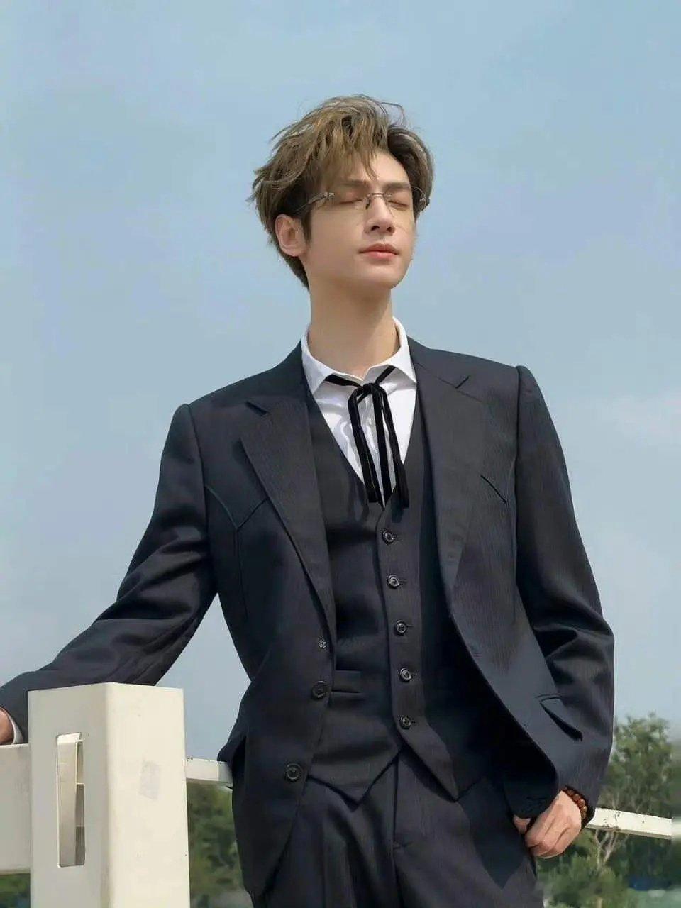 罗云熙帅而不油，真的是清爽男人的代表了 ​​​