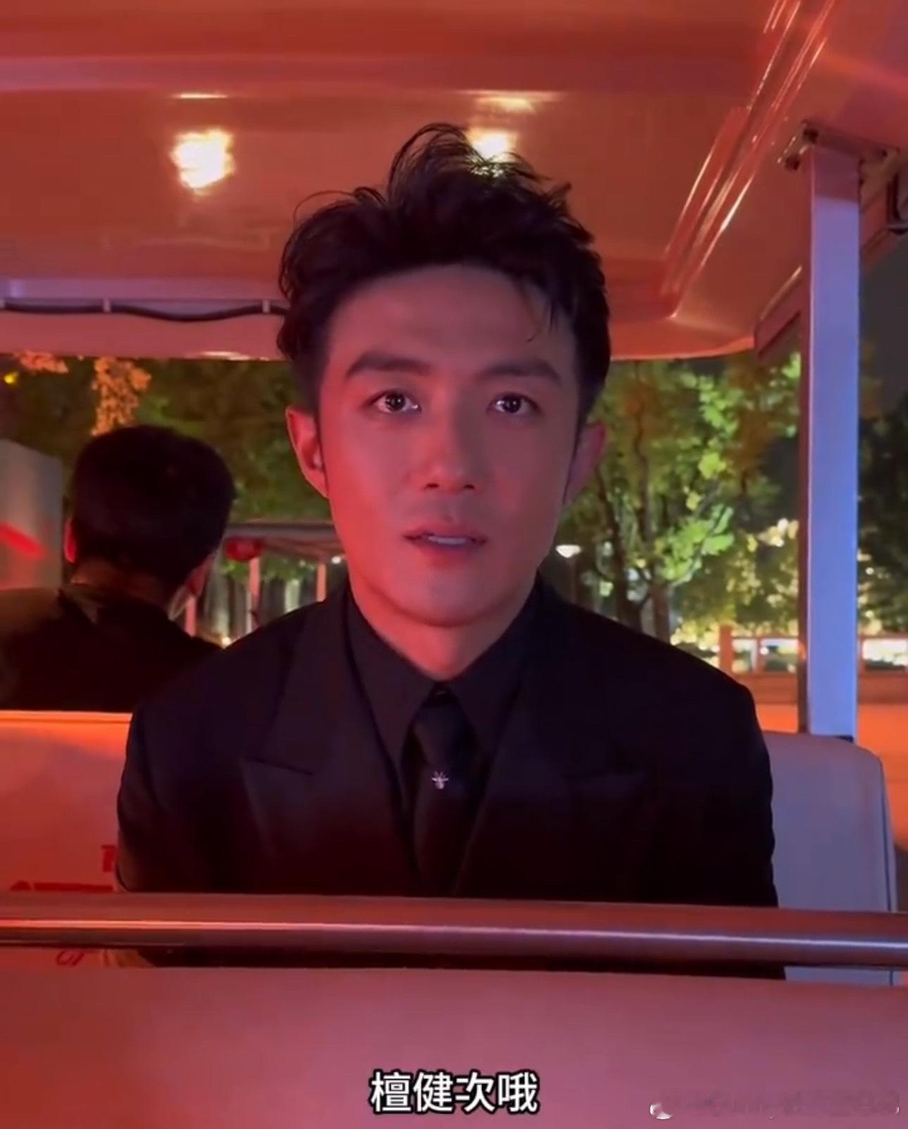 #李泽锋挖了檀健次的化妆师#咱就是说你俩能不能合作一部霸总剧啊，太想看了！[哇]