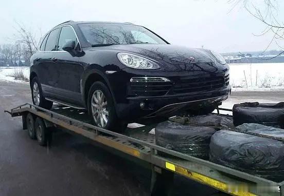 【保时捷回应俄罗斯数百辆车突然锁死】近日，俄罗斯有数百辆保时捷汽车突然无法启动的