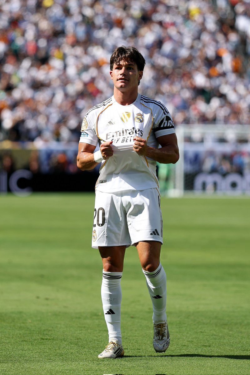 The Athletic：弗兰·加西亚目前是左后卫位置的第四选择。1、卡雷拉斯2