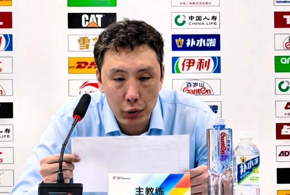 江苏男篮有可能四连败！
今晚江苏男篮客场对阵山西男篮，这又是一场艰难的比赛，要知