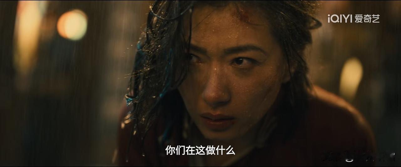 《八千里路云和月》里丁玉娇险些被强暴，她坚决不从后被殴打，然后被扔出门的这一幕，