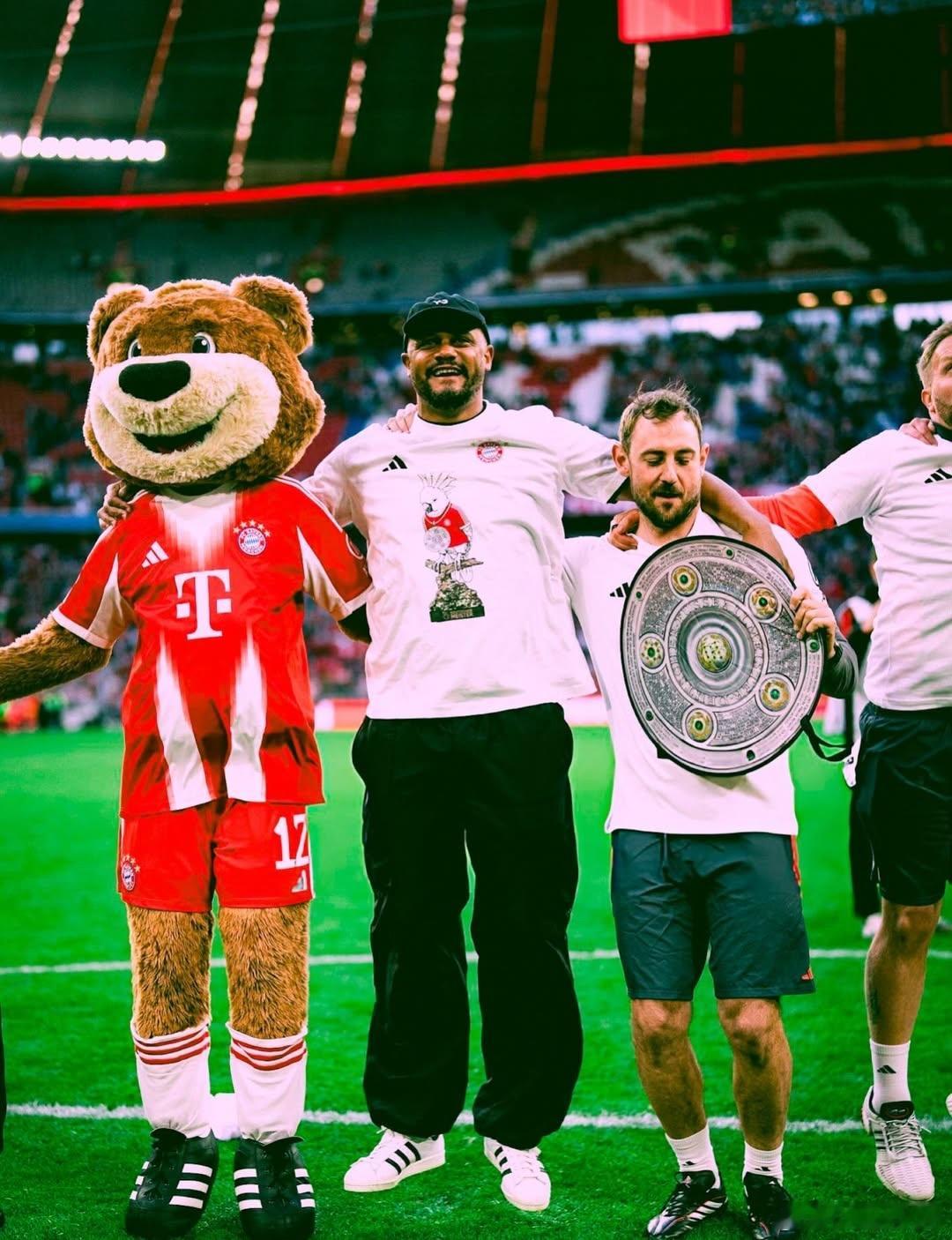 🚨🚨🚨文森特·孔帕尼若帶領拜仁贏得歐冠冠軍，將獲得額外100萬歐元獎金。此