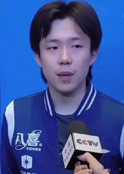 王楚钦再一次输给樊振东，采访时的一番话，让大家对他印象大为改观！

大头说:我还