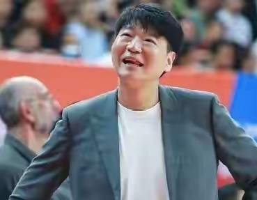 羊团队言论引爆舆论！邱彪把话挑明，山东男篮换帅进入倒计时？
