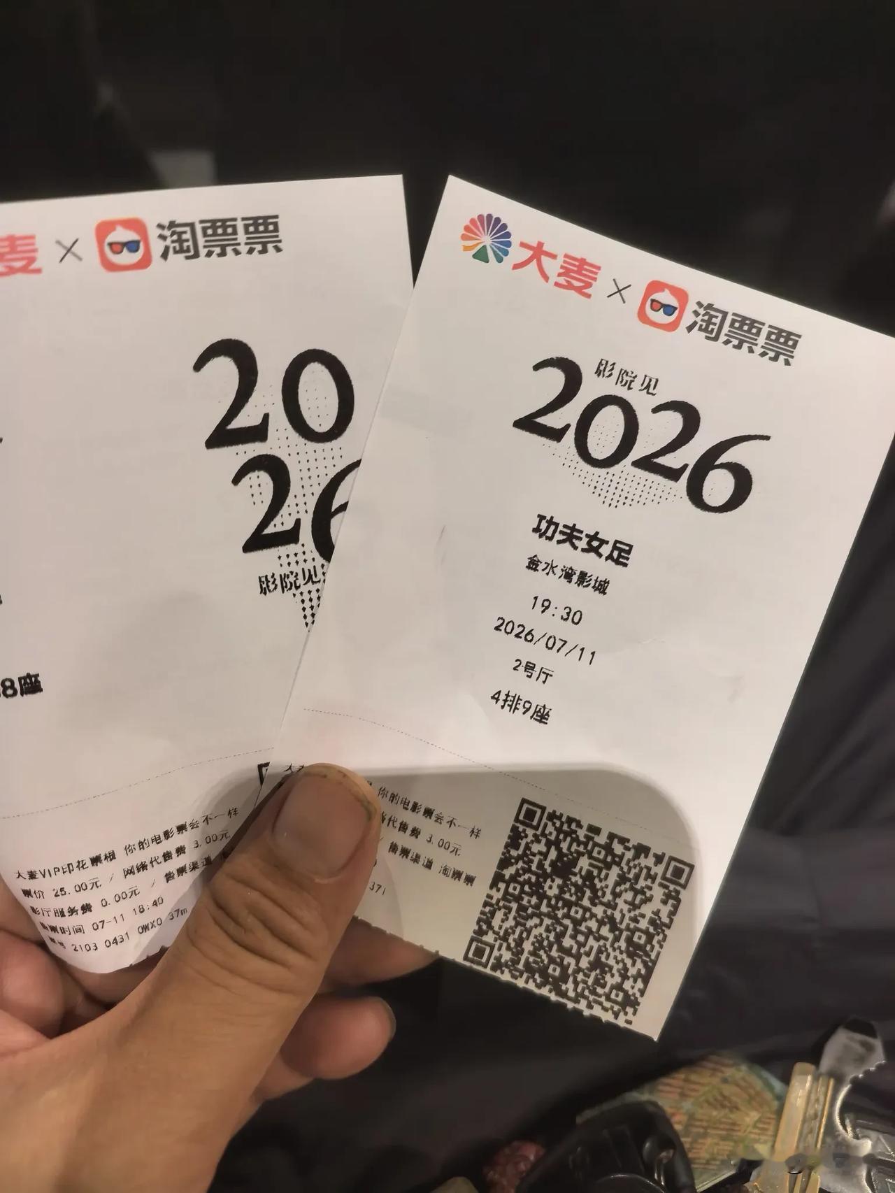 周星驰的《功夫女足》电影很好看的一部喜剧，里面不仅又搞笑的故事情节而且还致敬了《