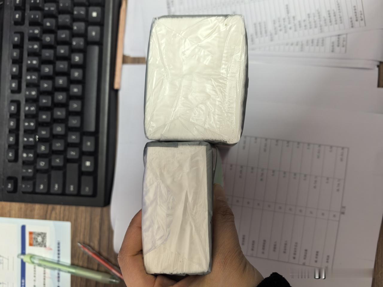 网上买纸巾注意了，尤其是买整箱纸偷工减料，很多都是半包