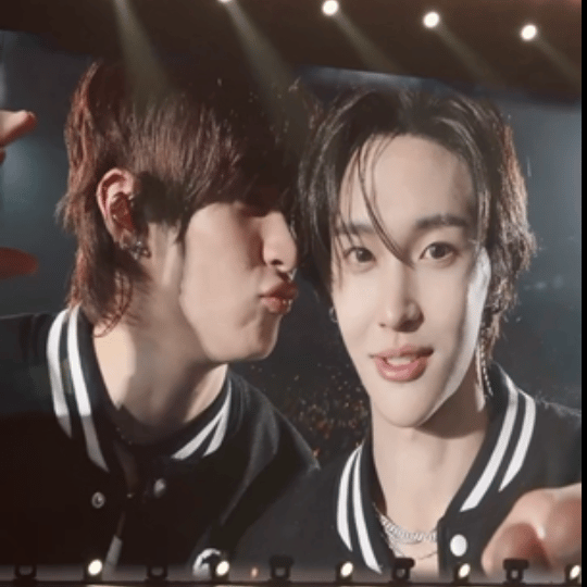 朴元彬被李灿荣的红唇吓了一跳👄 