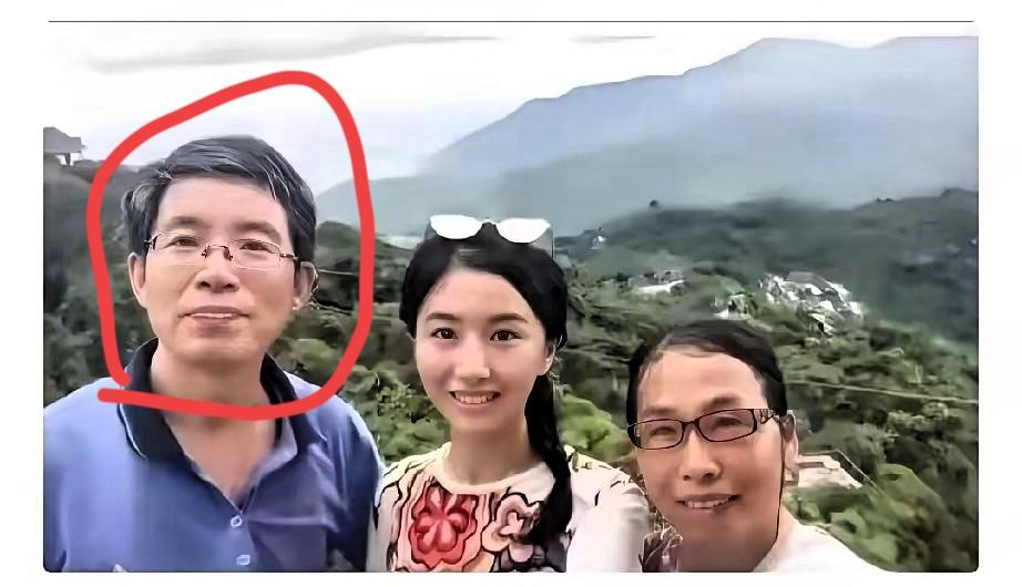 翟欣欣的爸爸妈妈就是翟欣欣的帮凶，应该承担连带责任。

翟欣欣案里最让人脊背发凉