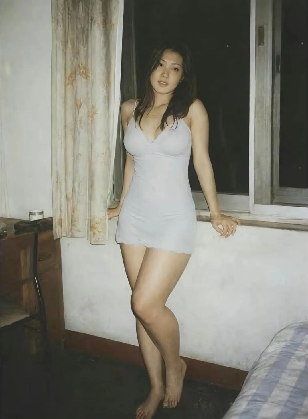 拍摄于1996年的老照片，在那个年代这算不算大美女？