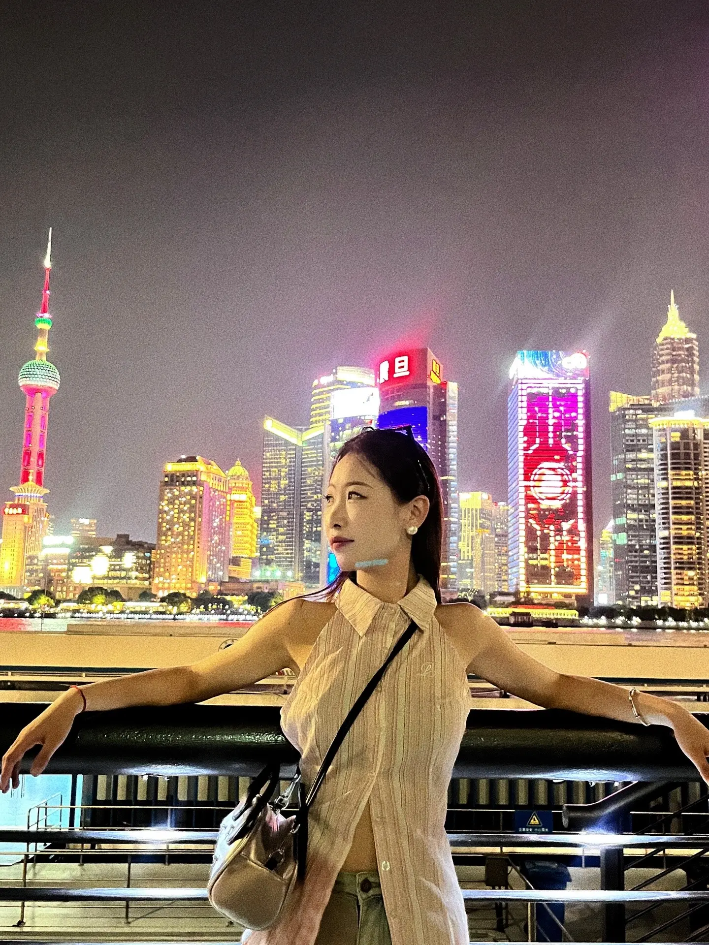 📍𝑺𝒉𝒂𝒏𝒈 𝑯𝒂𝒊.“总要来趟上海吧 吹吹黄浦江的...