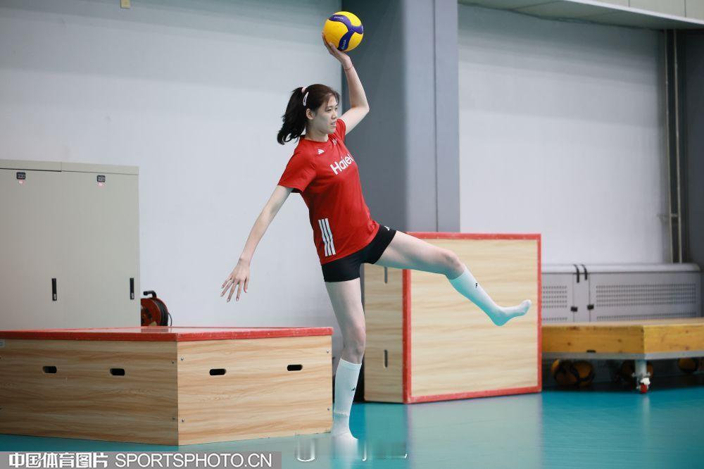 恢复训练中的妹妹  朱袁张1块2毛9 中国女排 李盈莹 