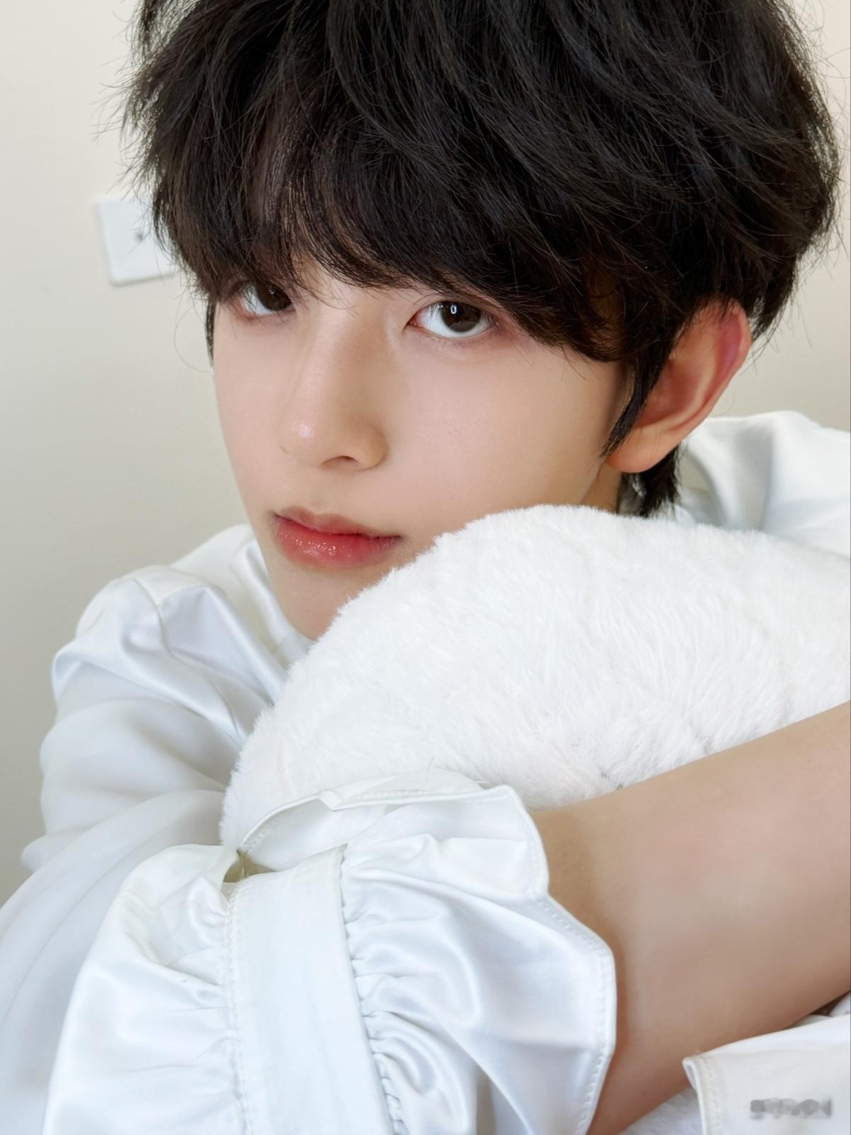 网传我们的少年时代2暂定816我们的少年时代2 只期待陈浚铭饰演的谢逸舟呀 期待
