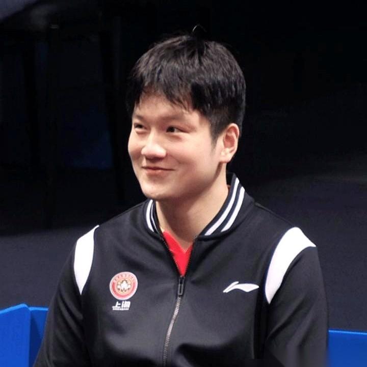 我算是看明白了，顶尖高手和我们普通人的次元壁到底在哪。
就在樊振东被叫暂停那一刻