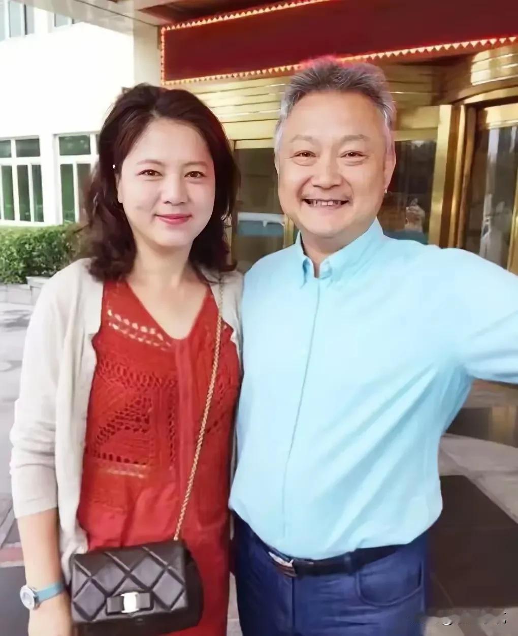 他俩合作过的唯一作品便是87版《红楼梦》。
时过境迁，当年的少年郎已满头白发，花