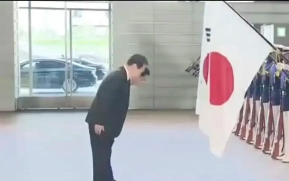 惊世骇闻！韩国政坛风云突变，尹锡悦陷入困境。在韩国政坛出现变动之时，本以为作为盟
