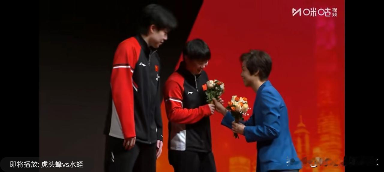 终于知道为什么说莎莎是大头的情绪稳定剂了吧！

今晚莎莎受伤，比赛的时候看得出来