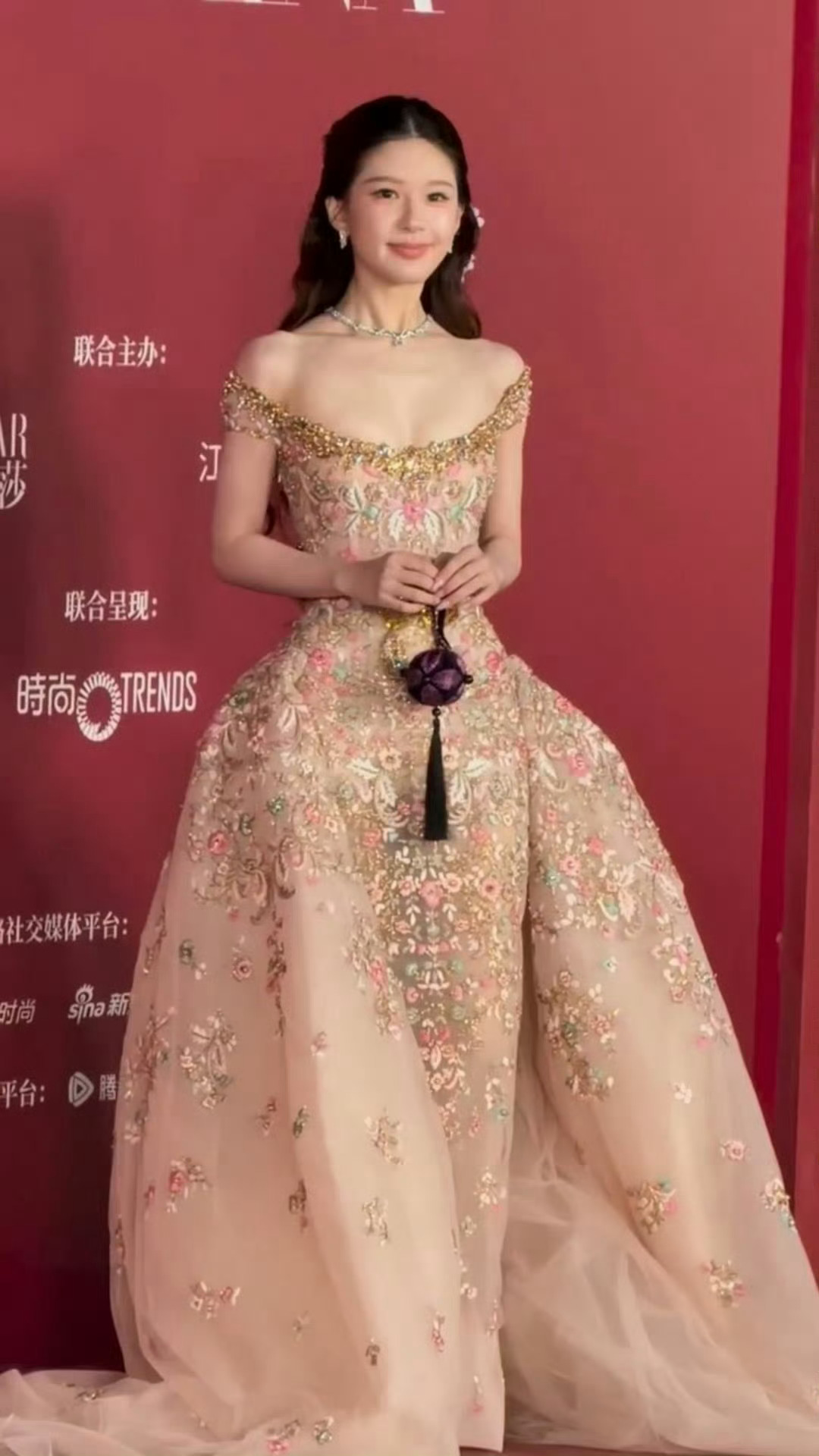 赵露思的脸是不是又僵了 ​​​