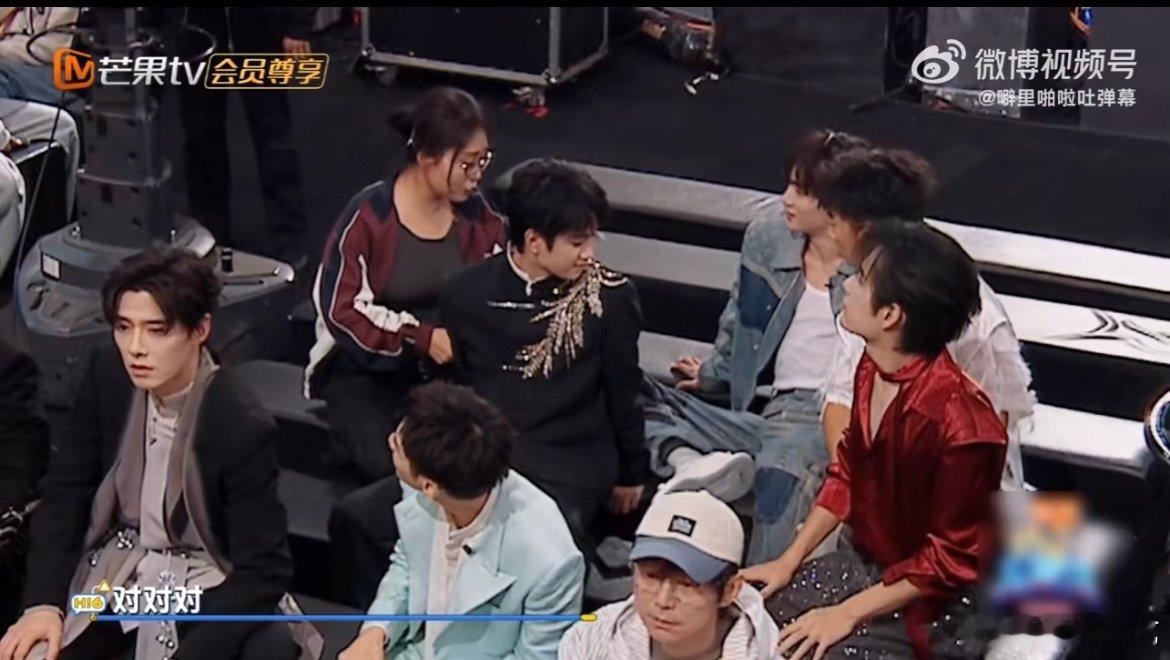 李雪琴教丁程鑫睡姿 谁能想到睡觉能解锁这么多姿势！丁程鑫被李雪琴在线“授课”，侧