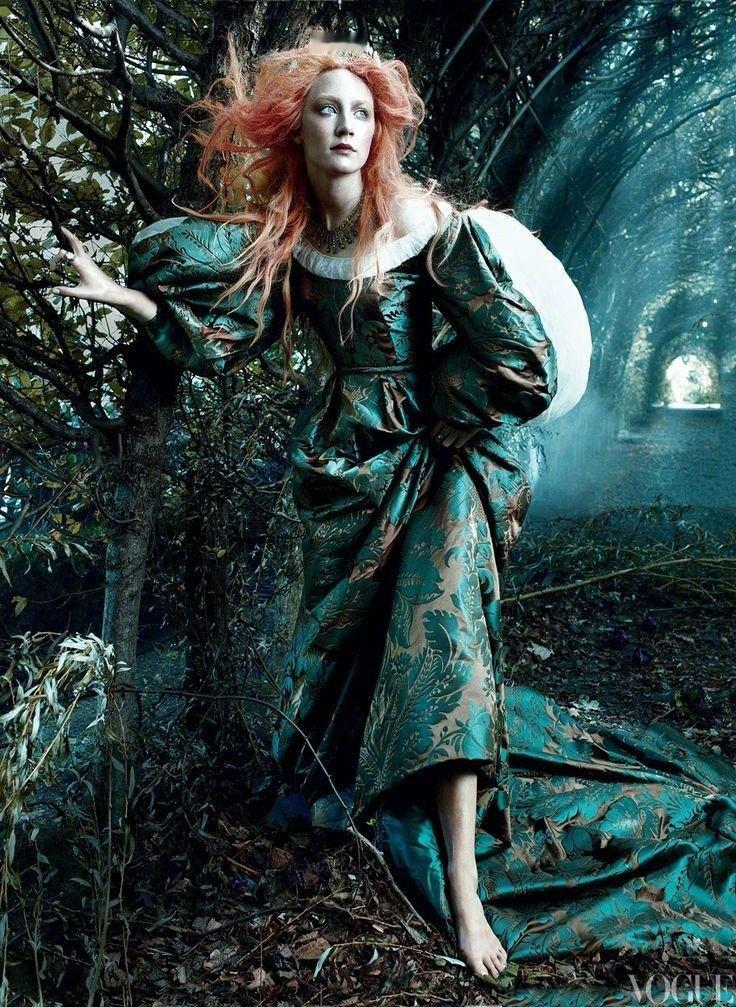 摄影师史蒂文·梅塞在个人网站分享2011年Vogue作品系列：“美丽邪典”主题里