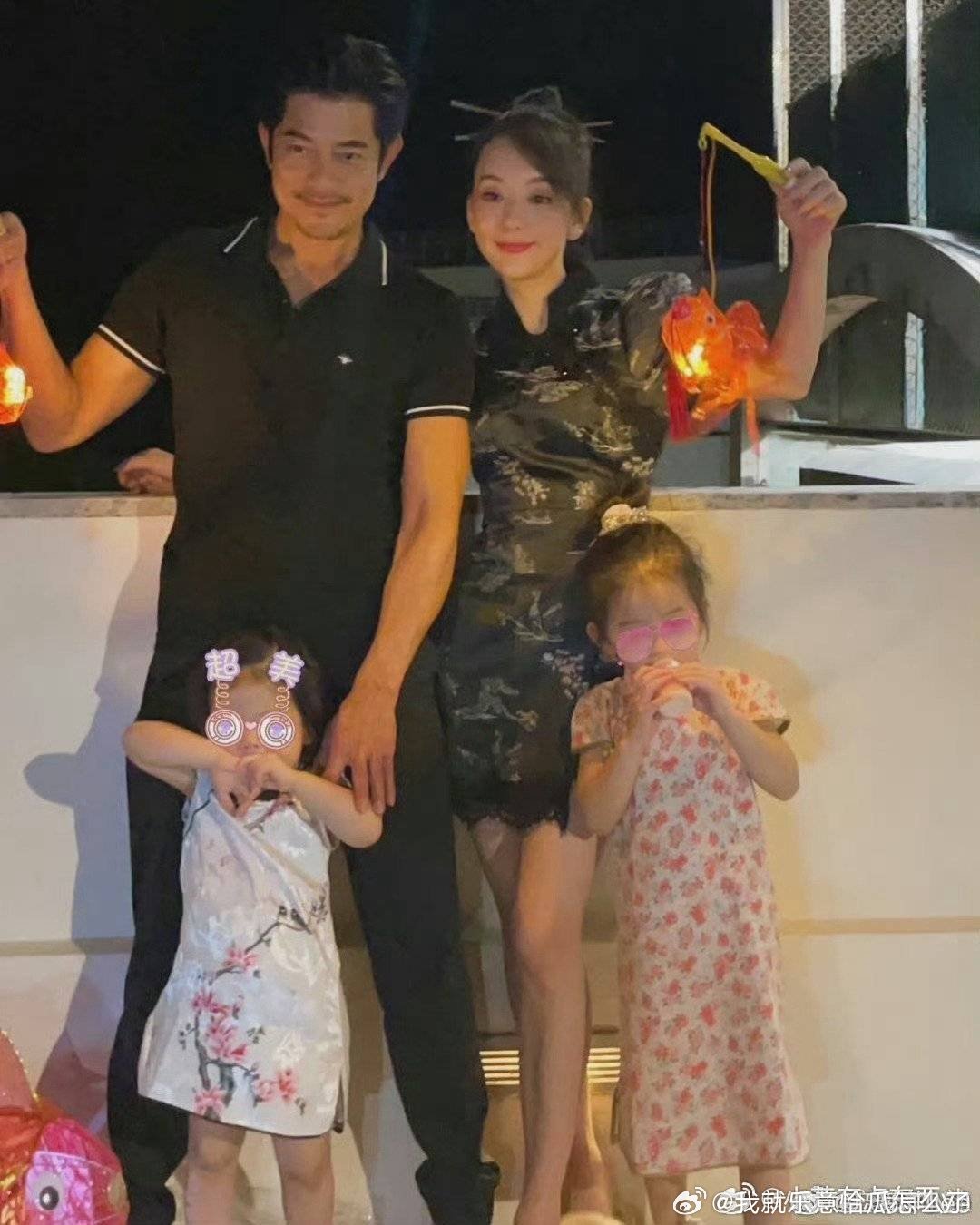 郭富城是宠娃届行走的教科书吧 天王宠娃的方式都这么与众不同，人家带纪念品，他带纪