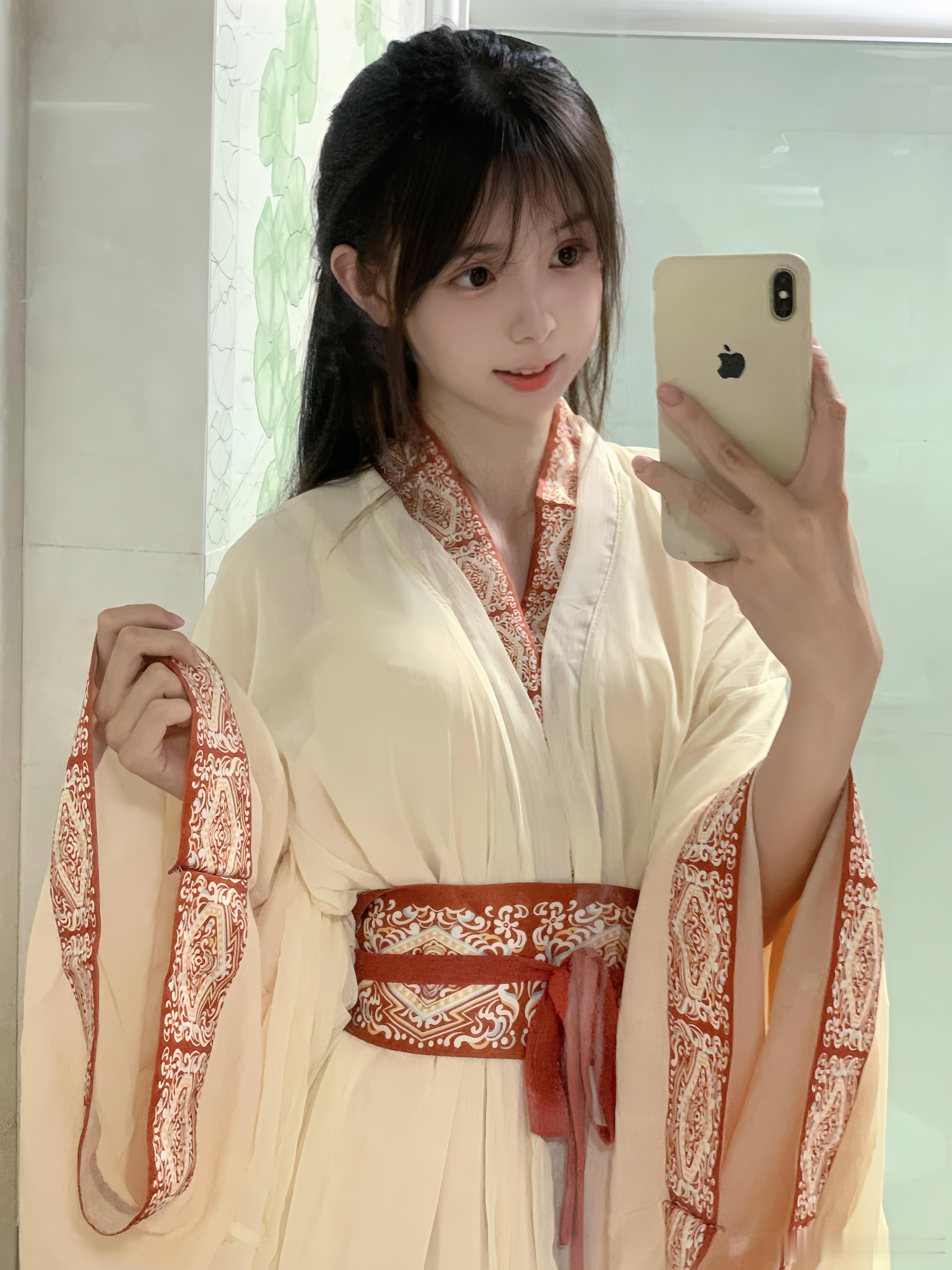 最近的动力是：身边的朋友 还有粉丝朋友们都好优秀 我也要变得更优秀才行 ​​​