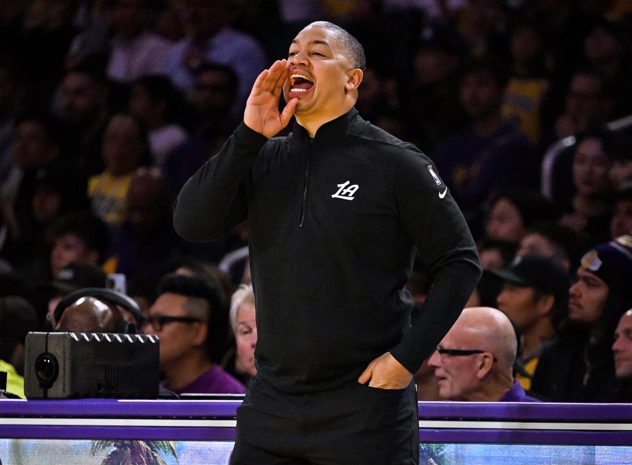 哈登：卡子哥，你敢想这是快船本赛季首场场逆转取胜，而且还是背靠背吗？？？
小卡：