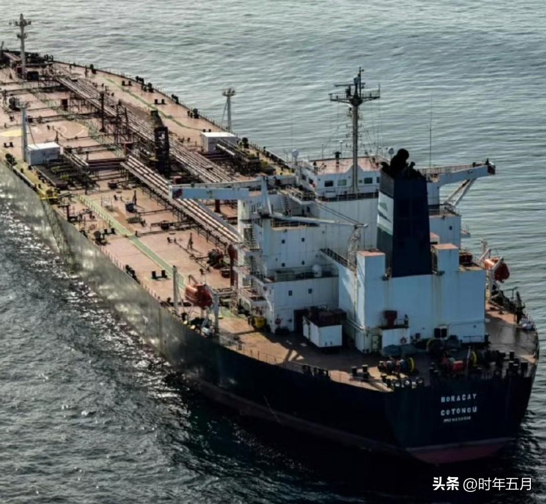 法国法院判处一艘俄罗斯影子油轮的中国籍船长有罪。

法国一家法院对39岁的中国籍