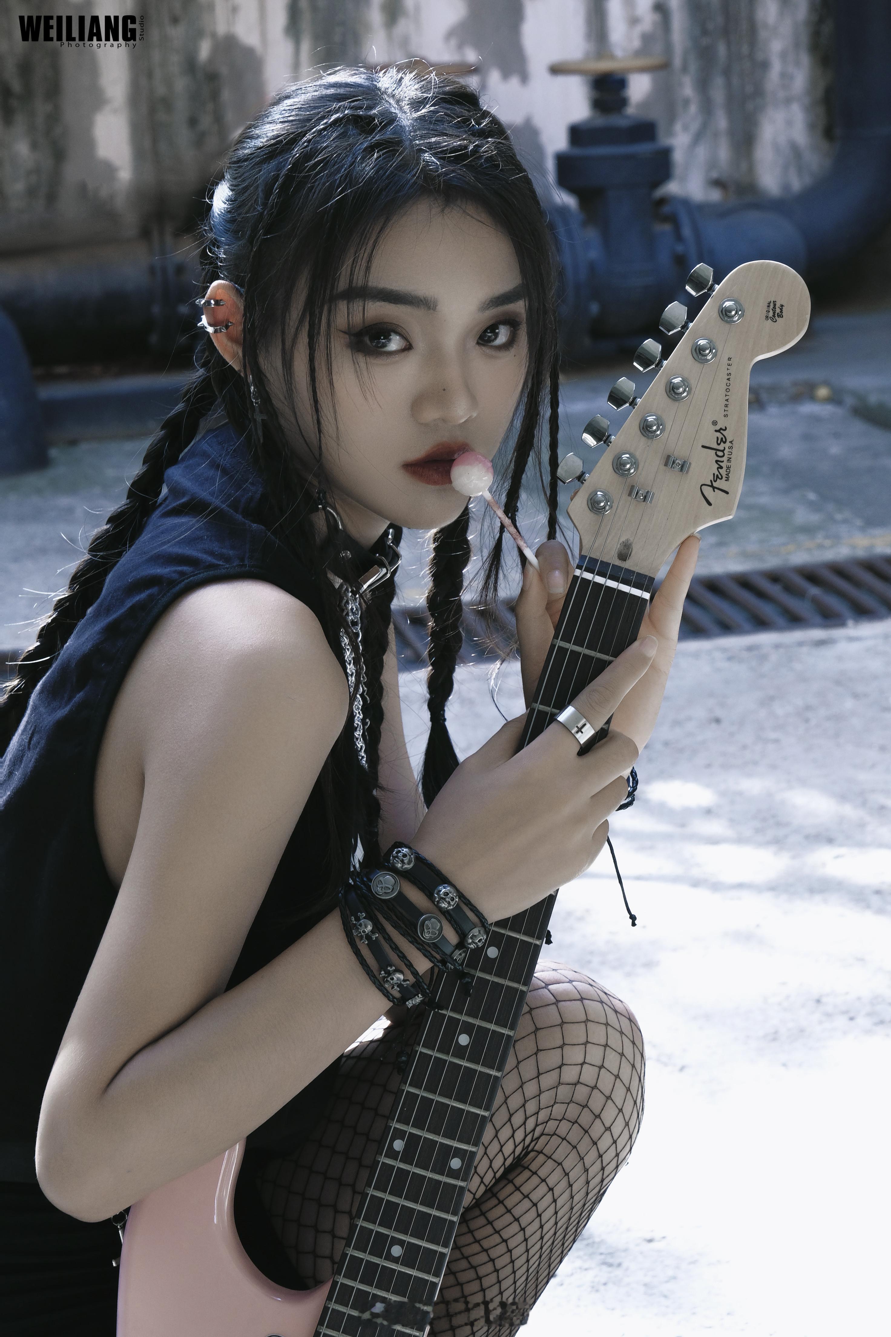 #微凉时光馆##西安约拍[超话]##复古写真# 她什么都不在乎🎸所以她一直漂亮