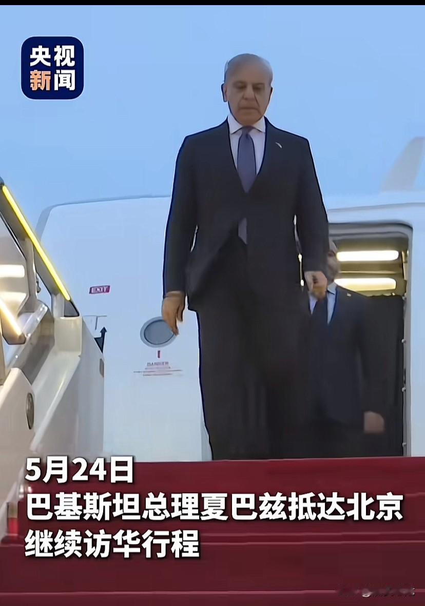 感情这是算准了时间点来捣乱的？前脚刚踏出国门，后院几乎同时起火这能是巧合吗？

