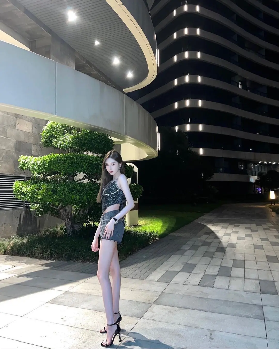 你的语音 我反复听。