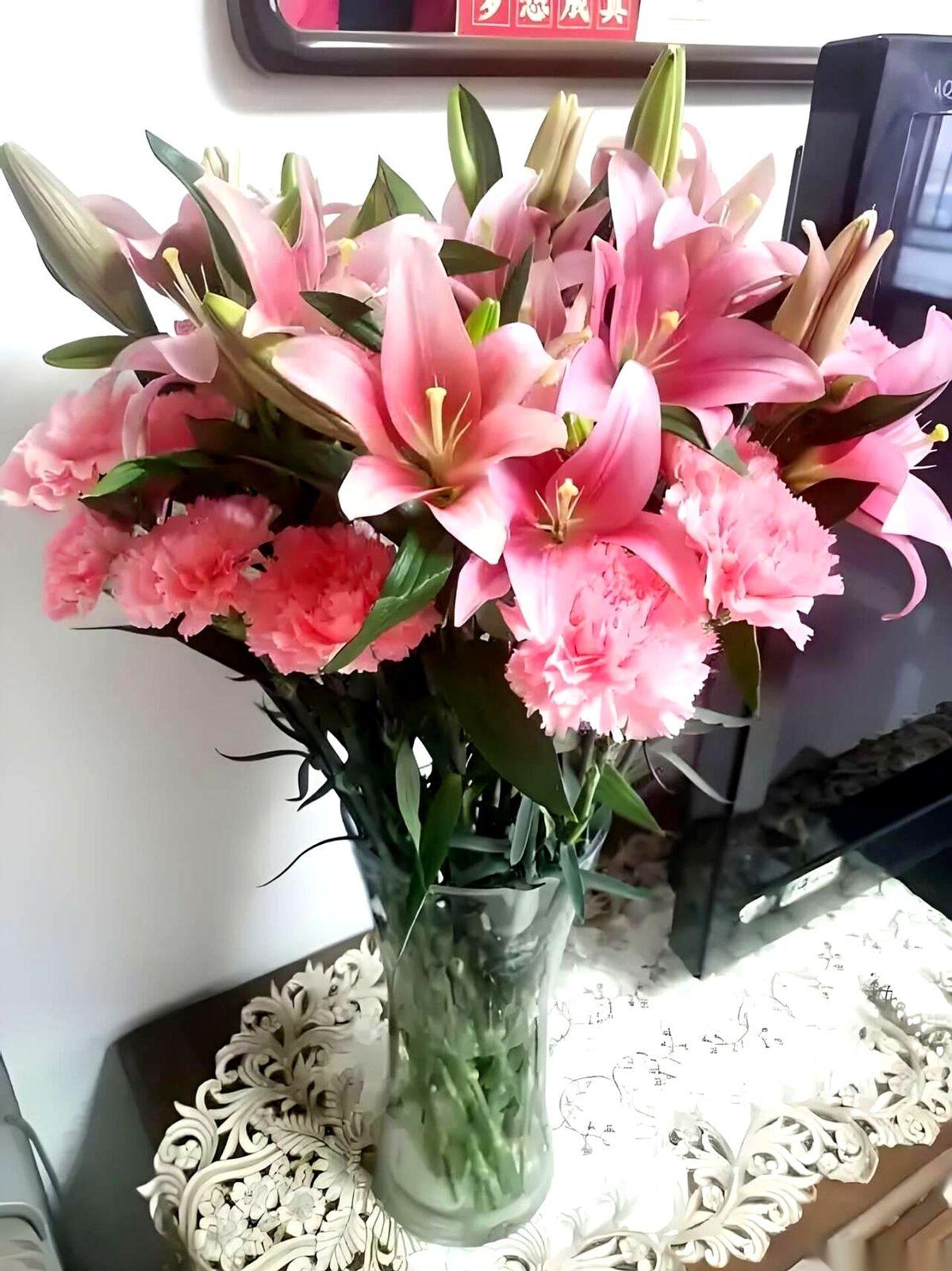 “老婆要是在家做饭带娃，不能靠娘家帮我铺路，那我要她干嘛？”
这话，是从朋友家一