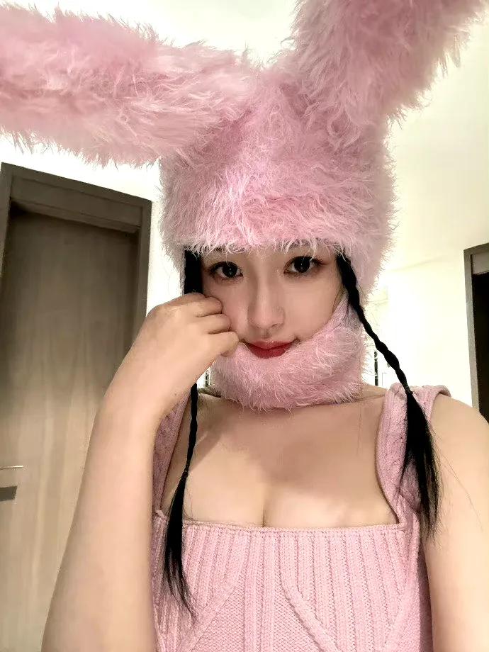 虞书欣，
内娱第一甜妹。