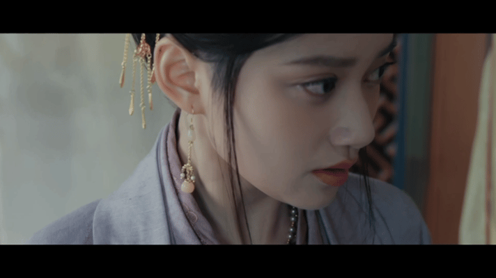 冰湖重生共浴戏尺度 谁懂这段共浴的魅力！温柔外表下藏着锋芒，眼神交锋看得人完全移