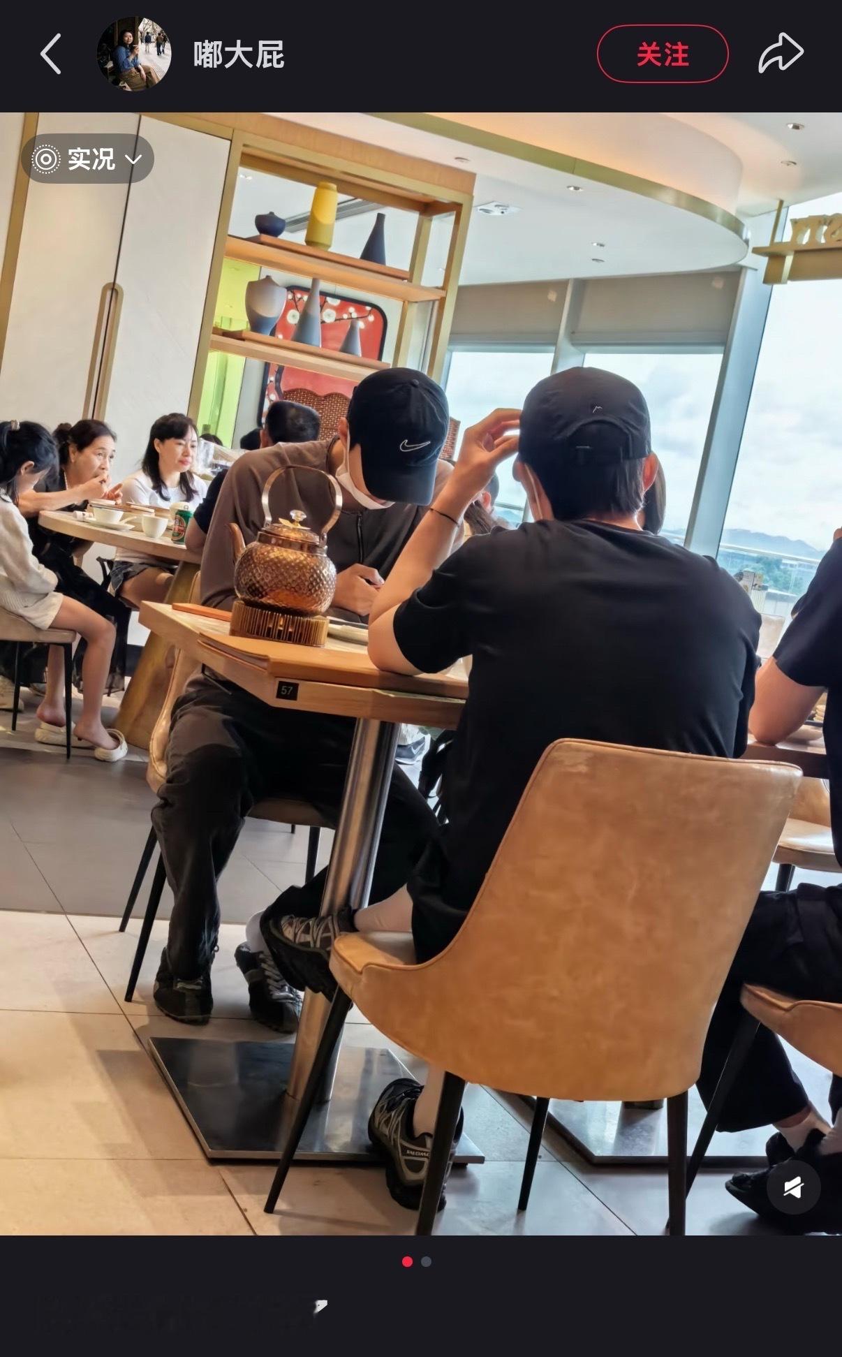 吴世勋来了香港也喝早茶哈哈哈香港偶遇吴世勋香港偶遇吴世勋喝早茶