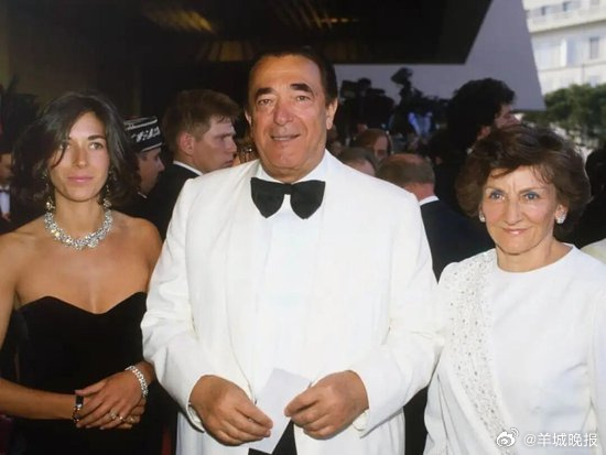 【#爱波斯坦的女友在狱中过VIP生活#】#受害者称14岁时被带到爱泼斯坦豪宅#近