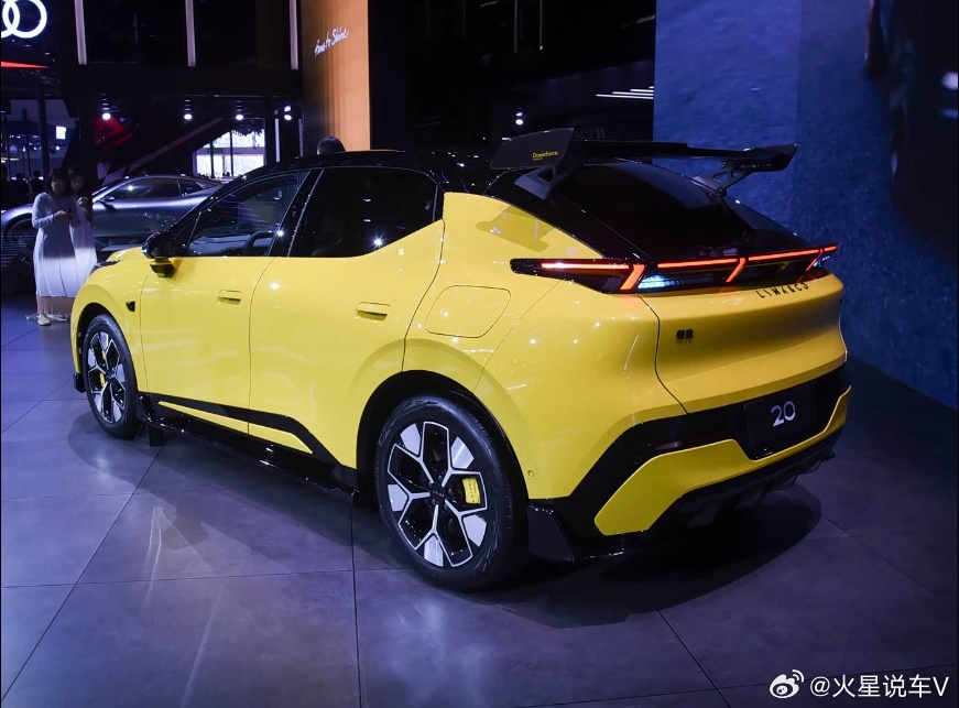20万内能上路的合法改装车？领克20大尾翼版来了在今年的成都国际汽车展览会上，领